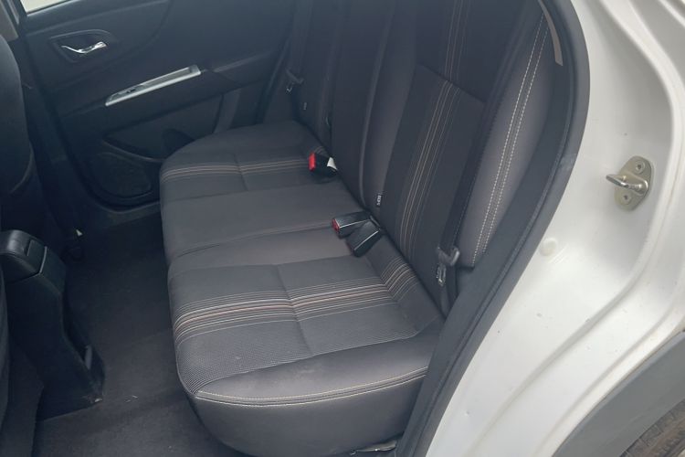 Used Dongfeng Aeolus AX3 2016 1.5L Manual ZhiKu Model Interior 1