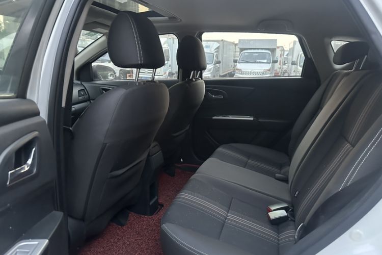 Used Dongfeng Aeolus AX3 2016 1.5L Manual ZhiKu Model Interior 10