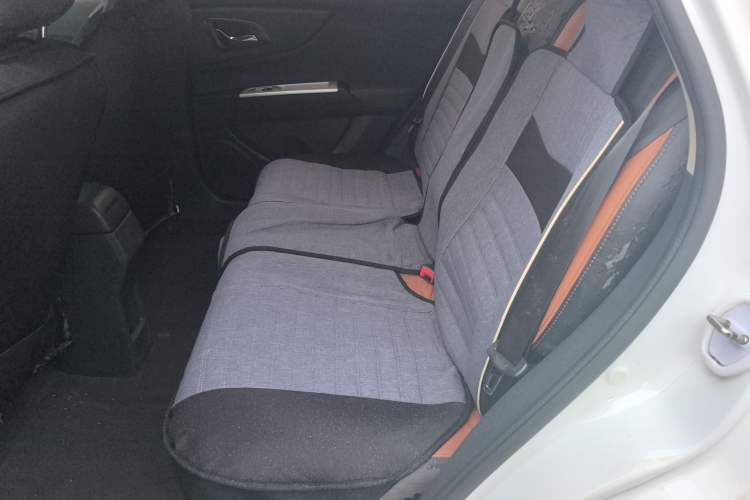 Used Dongfeng Aeolus AX3 2016 1.5L Automatic Shangkue Model Interior 2