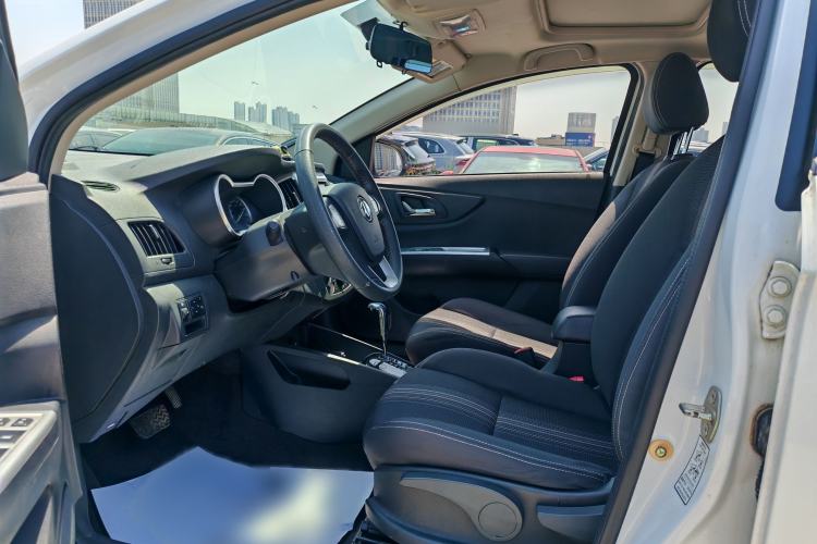 Used Dongfeng Aeolus AX3 2016 1.5L Automatic Zunku Model Interior 2