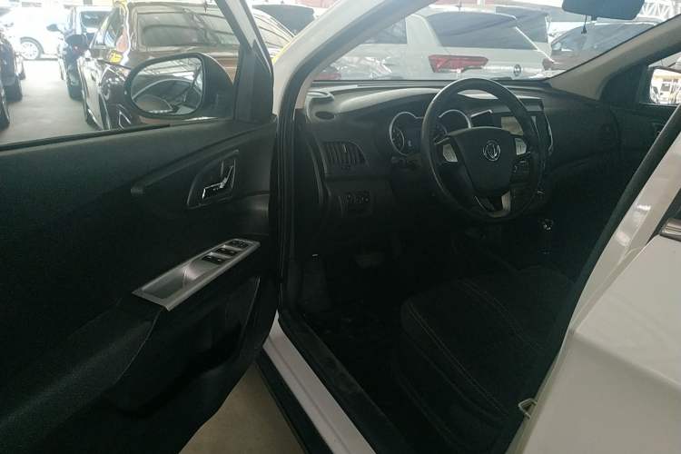 Used Dongfeng Aeolus AX3 2016 1.5L Automatic ZhiKu Model Interior 2