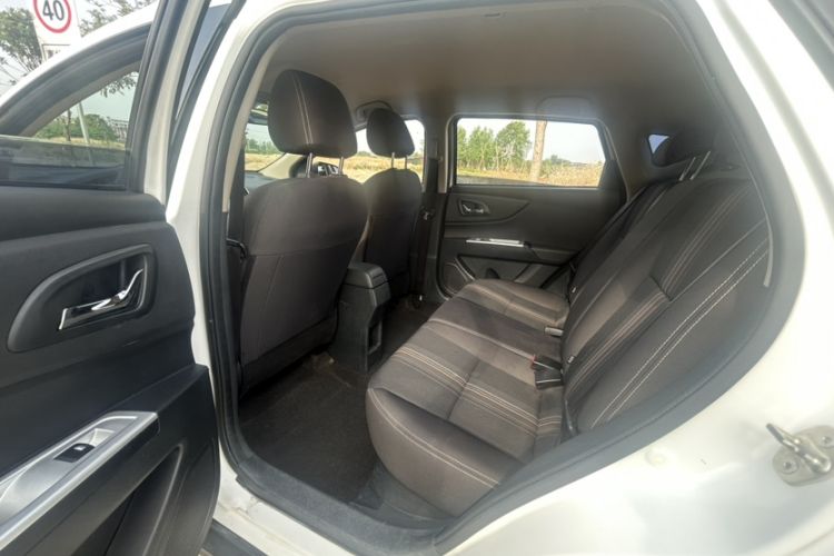 Used Dongfeng Aeolus AX3 2016 1.5L Automatic Shangkue Model Interior 2