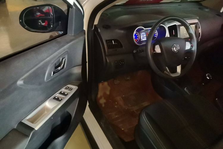 Used Dongfeng Aeolus AX3 2016 1.5L Manual ZhiKu Model Interior 2