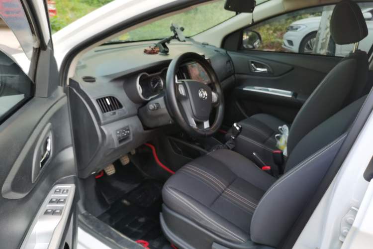 Used Dongfeng Aeolus AX3 2016 1.5L Manual Shangkue Model Interior 2