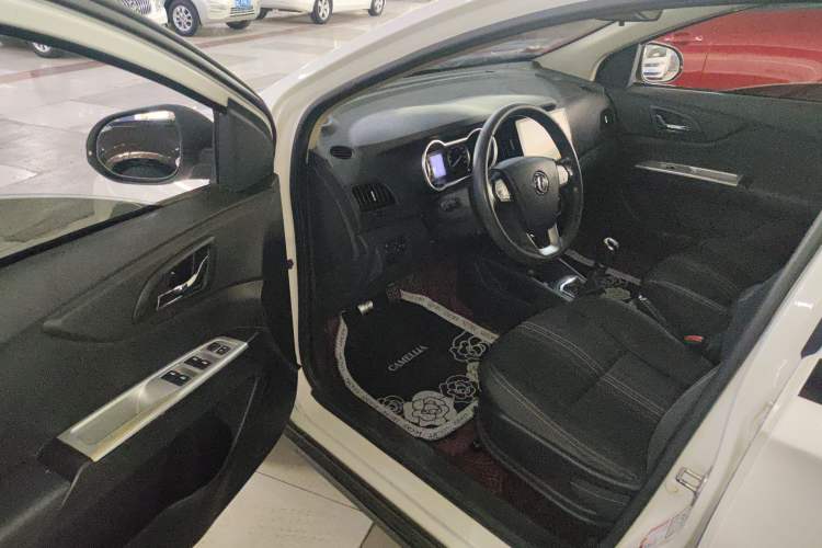 Used Dongfeng Aeolus AX3 2016 1.5L Manual Shangkue Model Interior 2