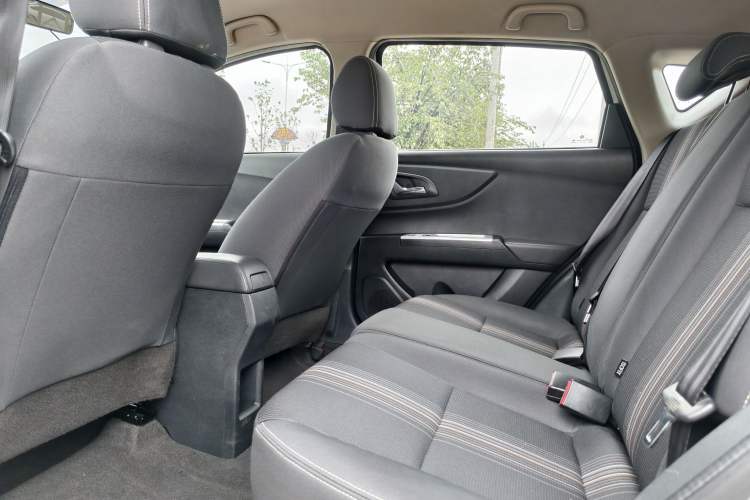Used Dongfeng Aeolus AX3 2016 1.5L Manual Shangkue Model Interior 3