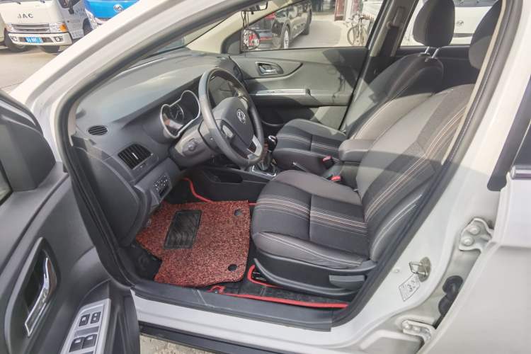 Used Dongfeng Aeolus AX3 2016 1.5L Manual ZhiKu Model Interior 3