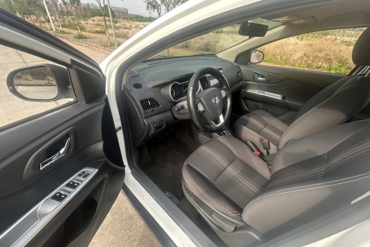 Used Dongfeng Aeolus AX3 2016 1.5L Automatic Shangkue Model Interior 3