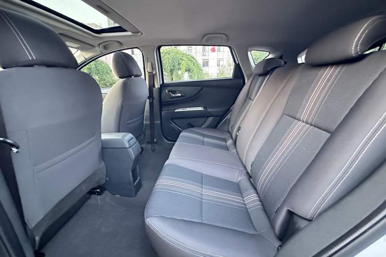 Used Dongfeng Aeolus AX3 2016 1.5L Automatic Zunku Model Interior 3