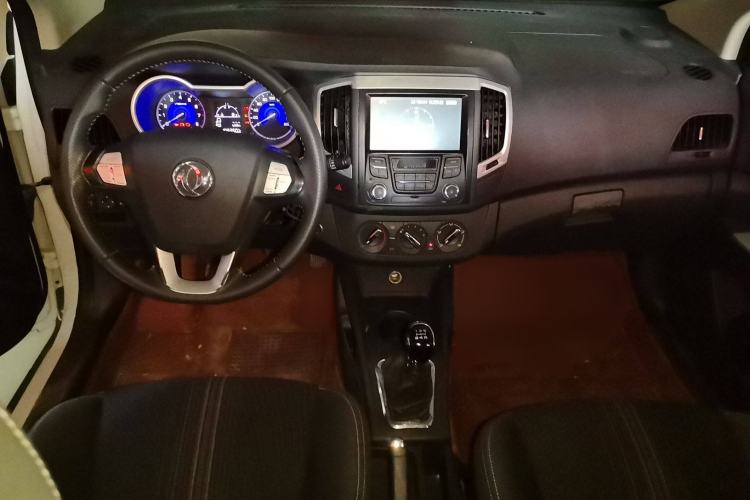 Used Dongfeng Aeolus AX3 2016 1.5L Manual ZhiKu Model Interior 3