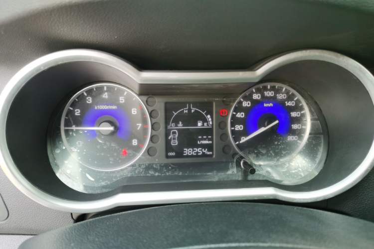 Used Dongfeng Aeolus AX3 2016 1.5L Manual Shangkue Model Interior 3