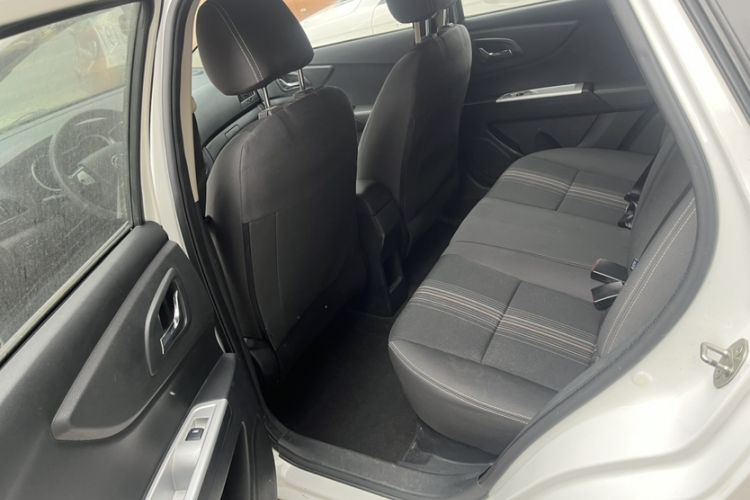 Used Dongfeng Aeolus AX3 2016 1.5L Automatic Shangkue Model Interior 3