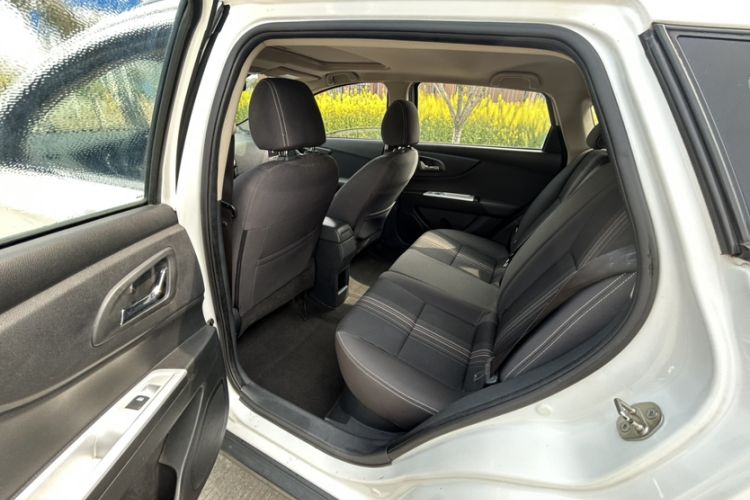 Used Dongfeng Aeolus AX3 2016 1.5L Automatic ZhiKu Model Interior 3