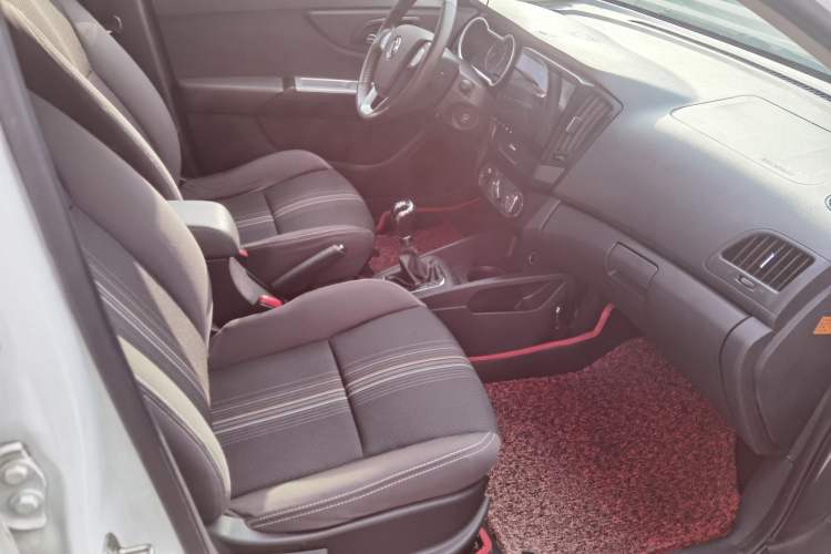 Used Dongfeng Aeolus AX3 2016 1.5L Manual ZhiKu Model Interior 4