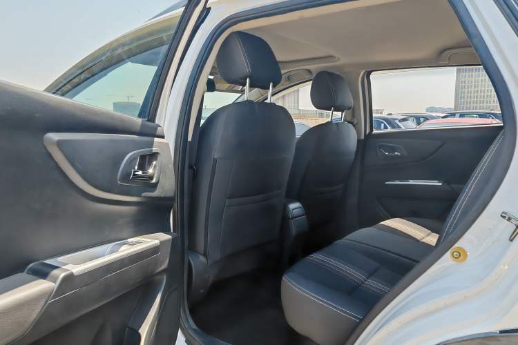 Used Dongfeng Aeolus AX3 2016 1.5L Automatic Zunku Model Interior 4