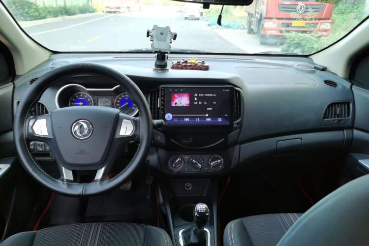 Used Dongfeng Aeolus AX3 2016 1.5L Manual Shangkue Model Interior 4
