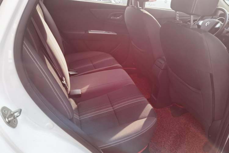Used Dongfeng Aeolus AX3 2016 1.5L Manual ZhiKu Model Interior 5