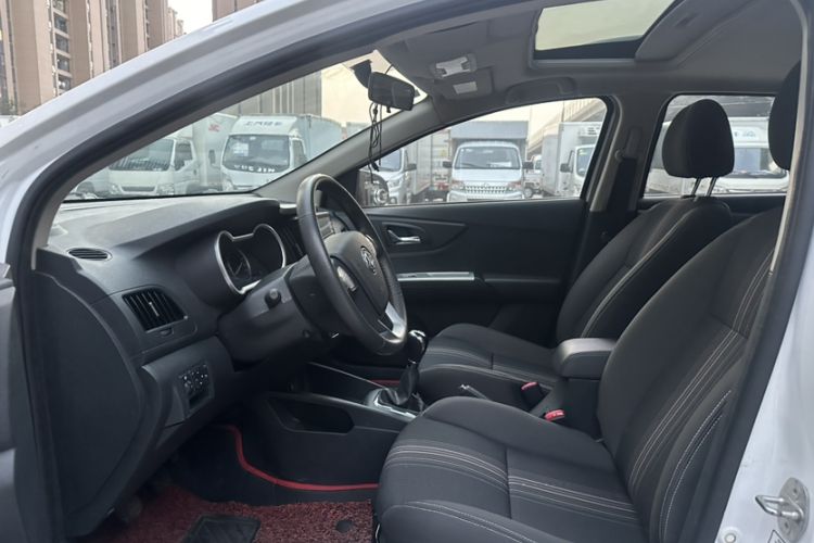 Used Dongfeng Aeolus AX3 2016 1.5L Manual ZhiKu Model Interior 6