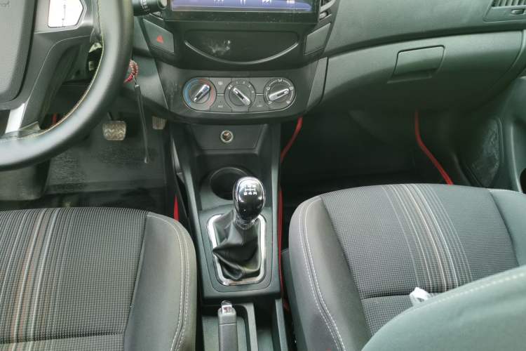 Used Dongfeng Aeolus AX3 2016 1.5L Manual Shangkue Model Interior 6