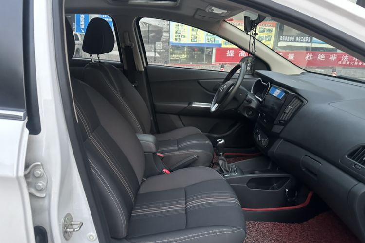 Used Dongfeng Aeolus AX3 2016 1.5L Manual ZhiKu Model Interior 9