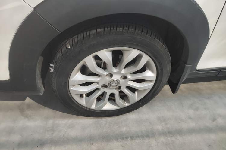 Used Dongfeng Aeolus AX3 2016 1.5L Manual ZhiKu Model Left Front Wheel Hub