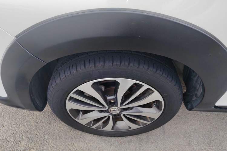 Used Dongfeng Aeolus AX3 2016 1.5L Automatic Zunku Model Left Front Wheel Hub