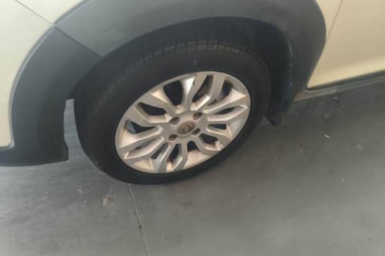 Used Dongfeng Aeolus AX3 2016 1.5L Automatic Shangkue Model Left Front Wheel Hub