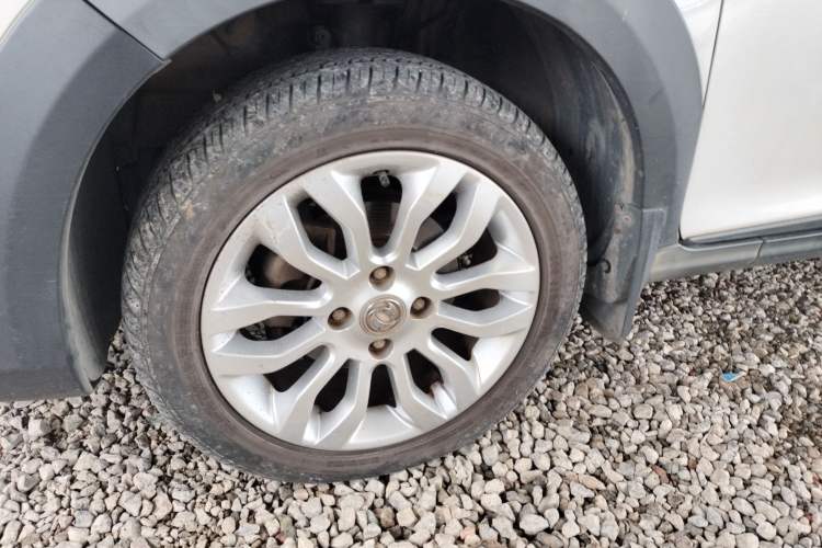 Used Dongfeng Aeolus AX3 2016 1.5L Automatic Shangkue Model Left Front Wheel Hub