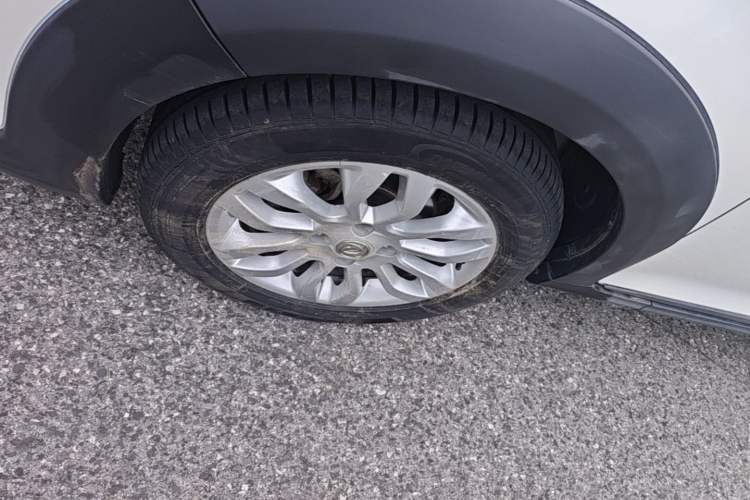 Used Dongfeng Aeolus AX3 2016 1.5L Automatic Shangkue Model Left Front Wheel Hub