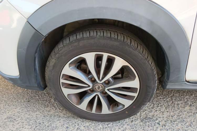 Used Dongfeng Aeolus AX3 2016 1.5L Automatic ZhiKu Model Left Front Wheel Hub