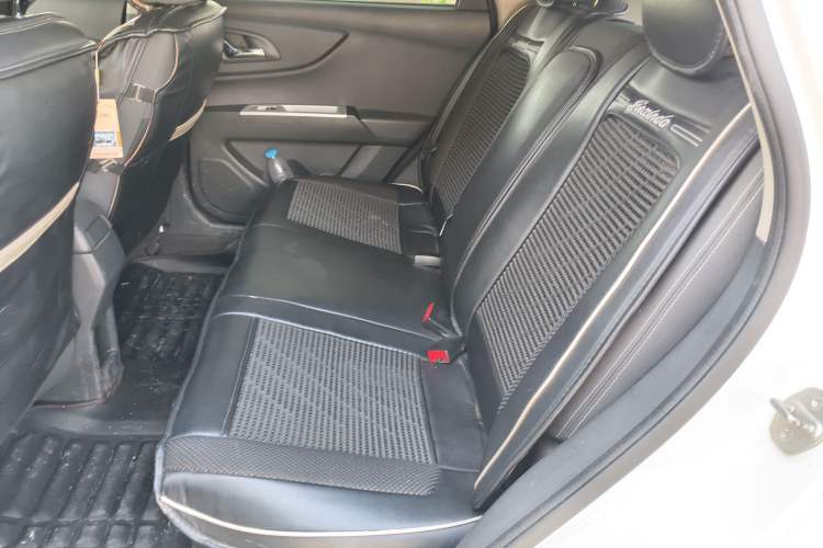 Used Dongfeng Aeolus AX3 2016 1.5L Manual ZhiKu Model Left Rear Seat