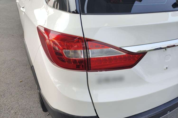 Used Dongfeng Aeolus AX3 2016 1.5L Manual Shangkue Model Left Rear Taillight