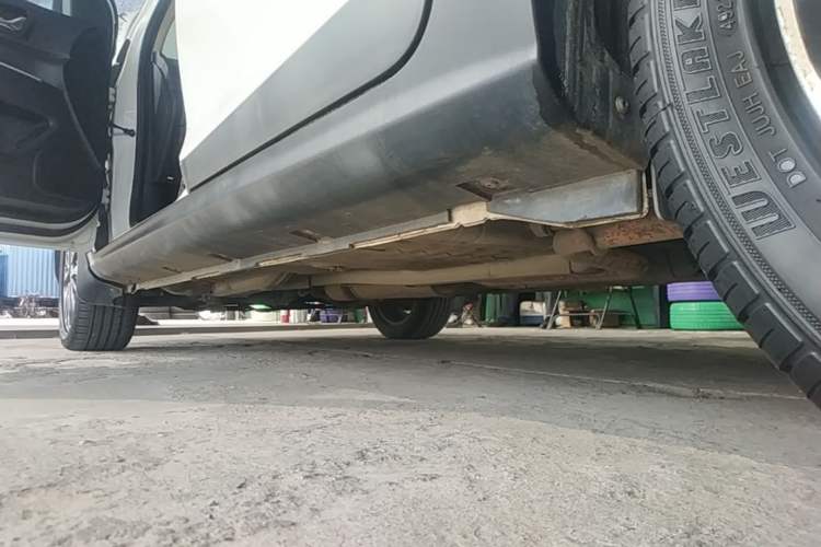 Used Dongfeng Aeolus AX3 2016 1.5L Automatic Zunku Model Left Side Sill