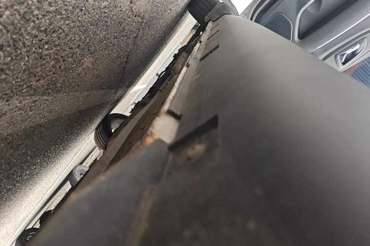 Used Dongfeng Aeolus AX3 2016 1.5L Automatic Shangkue Model Left Side Sill