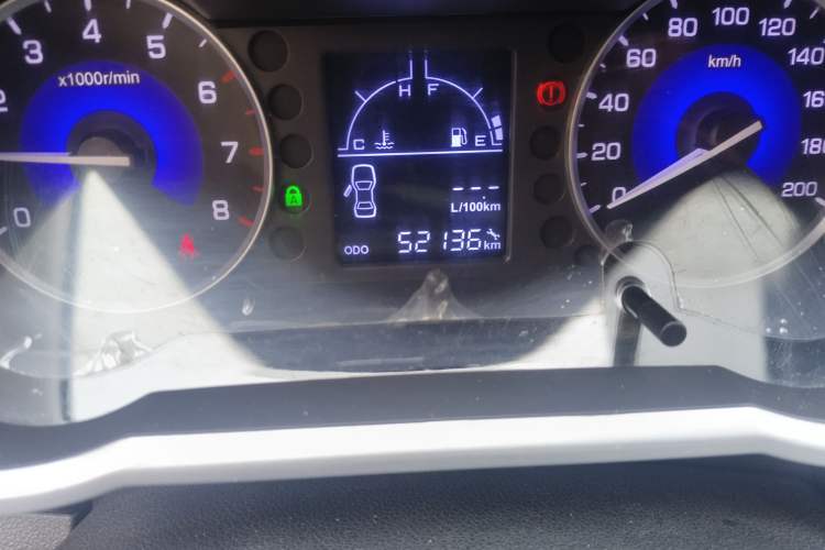 Used Dongfeng Aeolus AX3 2016 1.5L Manual ZhiKu Model Odometer Close Up