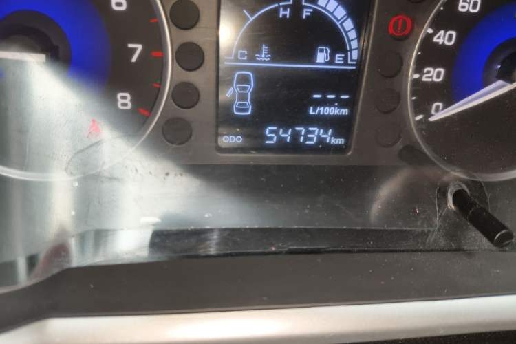 Used Dongfeng Aeolus AX3 2016 1.5L Manual ZhiKu Model Odometer Close Up
