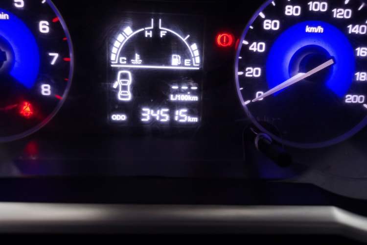 Used Dongfeng Aeolus AX3 2016 1.5L Manual ZhiKu Model Odometer Close Up