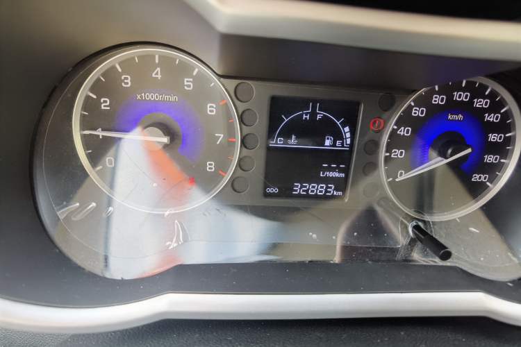 Used Dongfeng Aeolus AX3 2016 1.5L Manual ZhiKu Model Odometer Close Up