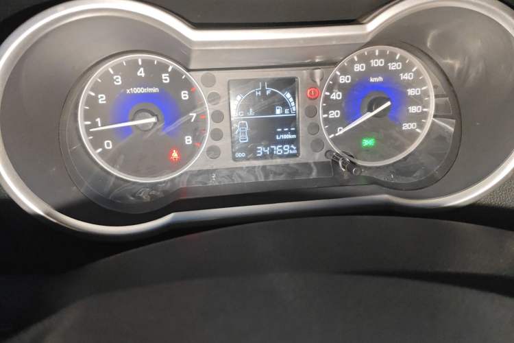 Used Dongfeng Aeolus AX3 2016 1.5L Manual ZhiKu Model Odometer Close Up