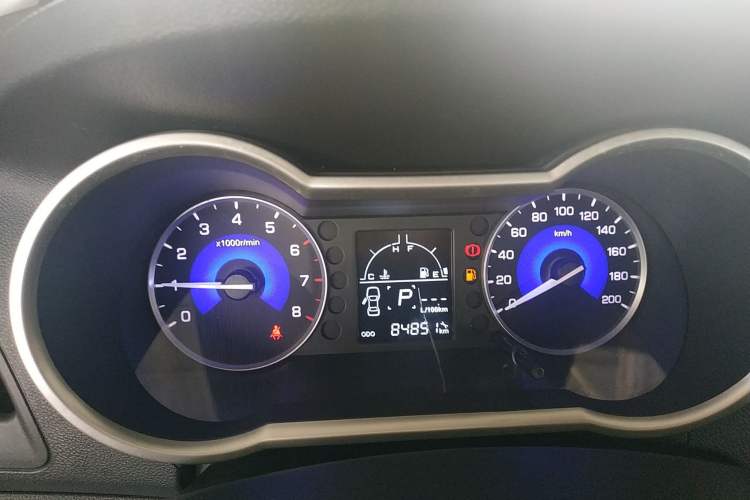 Used Dongfeng Aeolus AX3 2016 1.5L Automatic ZhiKu Model Odometer Close Up