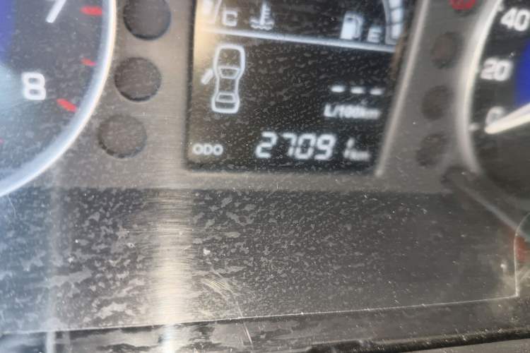 Used Dongfeng Aeolus AX3 2016 1.5L Manual ZhiKu Model Odometer Close Up