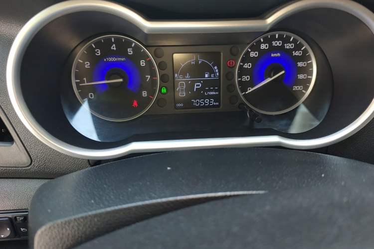 Used Dongfeng Aeolus AX3 2016 1.5L Automatic ZhiKu Model Odometer Close Up