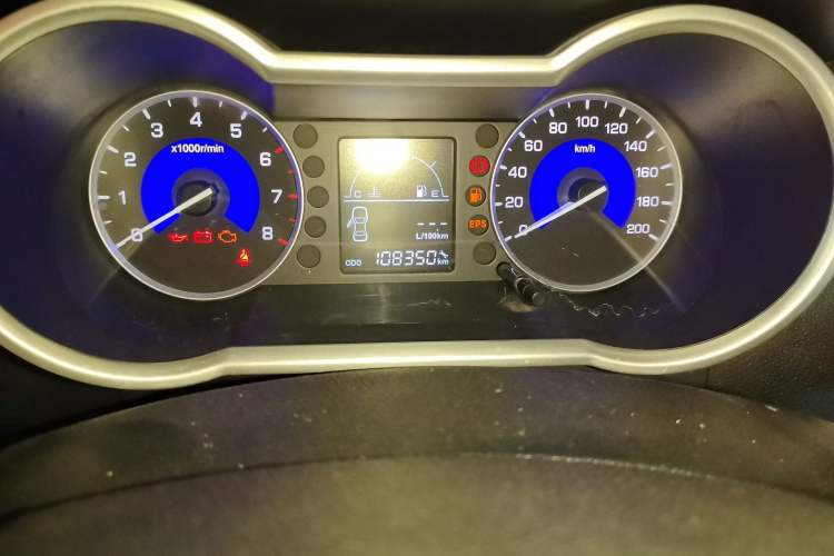 Used Dongfeng Aeolus AX3 2016 1.5L Manual ZhiKu Model Odometer Close Up