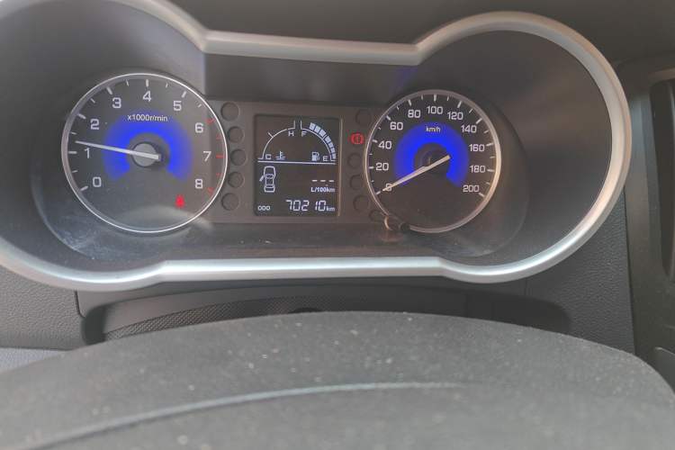 Used Dongfeng Aeolus AX3 2016 1.5L Manual ZhiKu Model Odometer Close Up