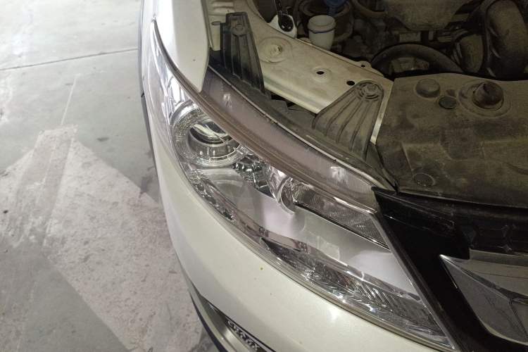 Used Dongfeng Aeolus AX3 2016 1.5L Automatic ZhiKu Model Right Front Headlight