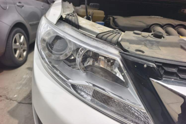 Used Dongfeng Aeolus AX3 2016 1.5L Automatic Shangkue Model Right Front Headlight