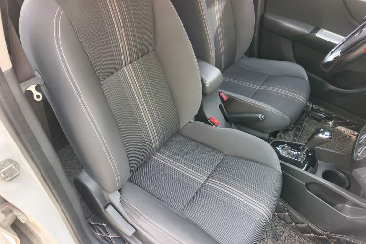 Used Dongfeng Aeolus AX3 2016 1.5L Automatic Shangkue Model Right Front Seat