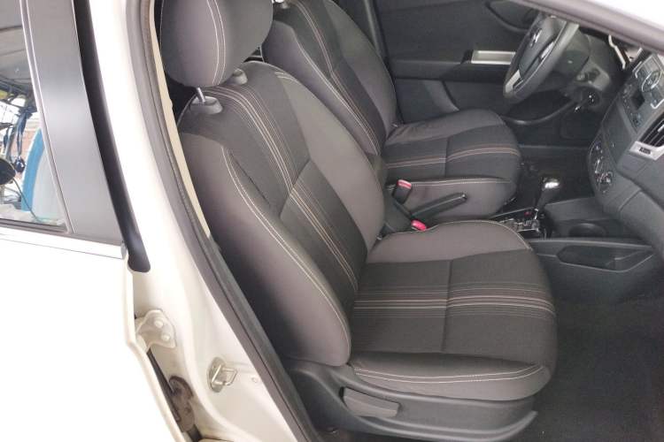 Used Dongfeng Aeolus AX3 2016 1.5L Automatic Shangkue Model Right Front Seat