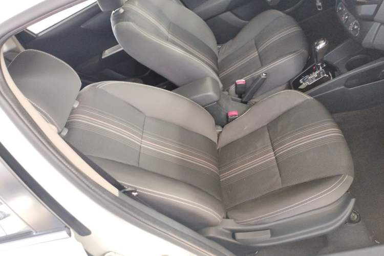 Used Dongfeng Aeolus AX3 2016 1.5L Automatic ZhiKu Model Right Front Seat