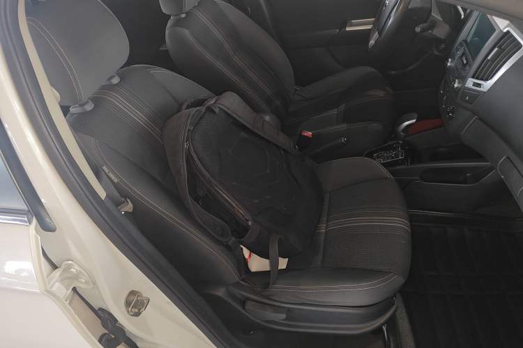 Used Dongfeng Aeolus AX3 2016 1.5L Automatic Zunku Model Right Front Seat